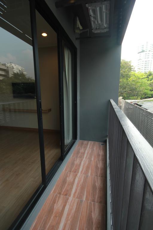 Sereine Sukhumvit 39 Aparthotel Банкок Стая снимка