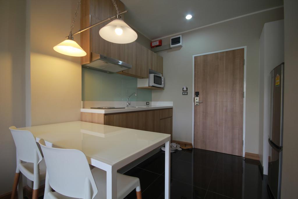 Sereine Sukhumvit 39 Aparthotel Банкок Стая снимка