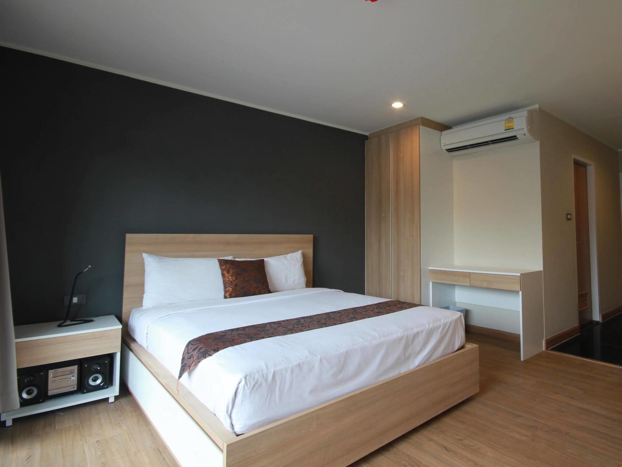 Sereine Sukhumvit 39 Aparthotel Банкок Екстериор снимка